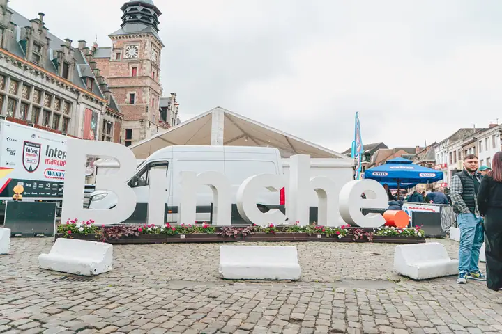 Les lettres Binche sur la Grand-Place
