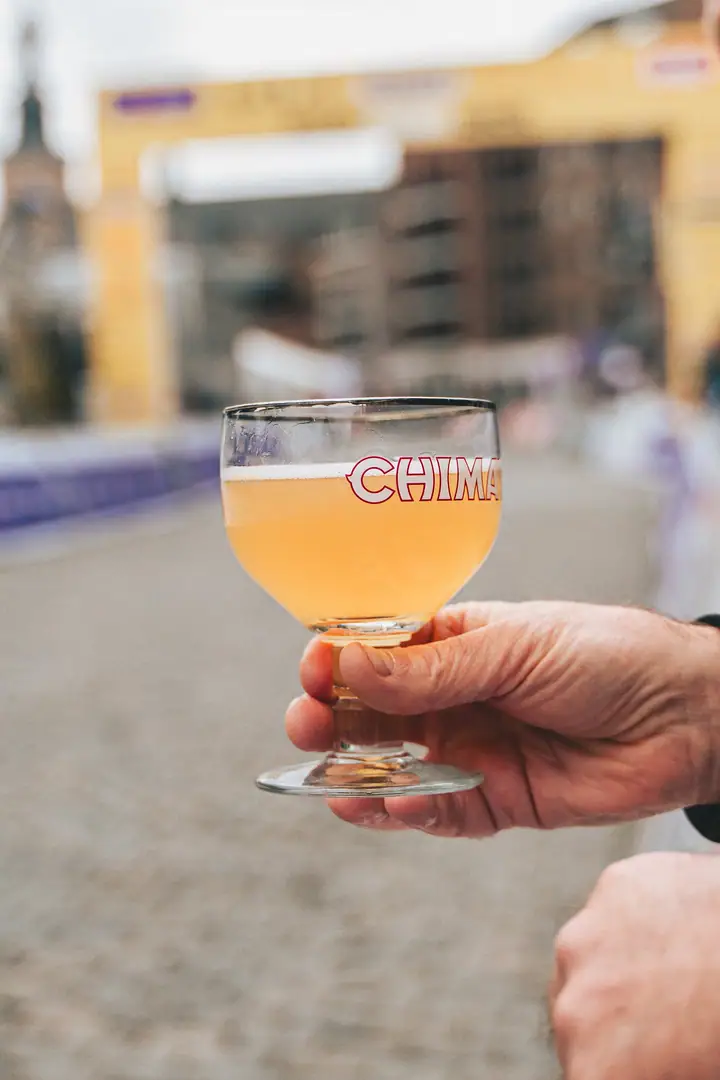 Un verre de Chimay au bord de la route